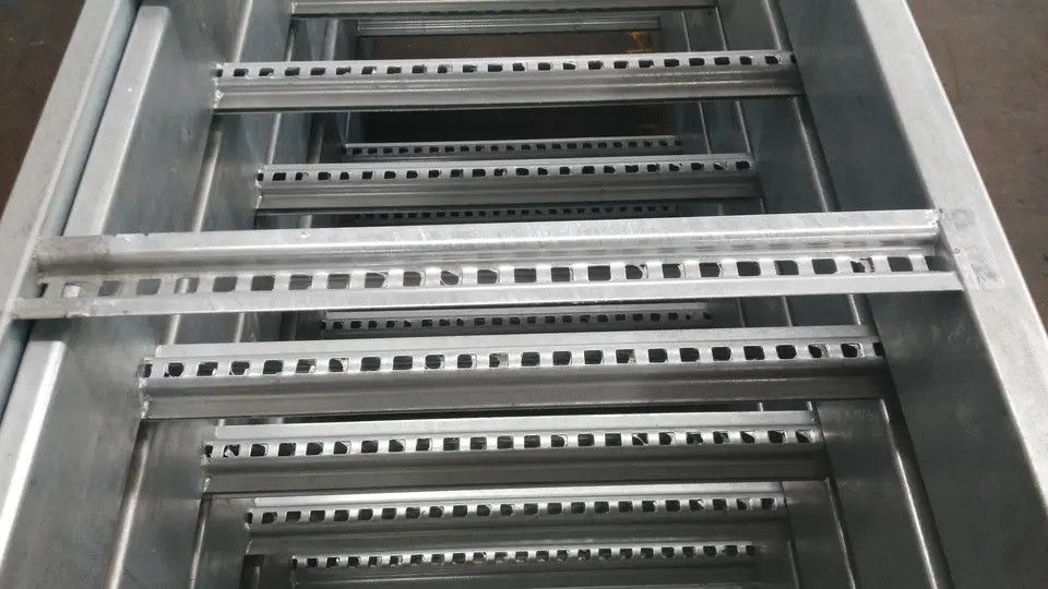 O tipo inoxidável da escada galvanizou pre a bandeja de cabo 1-12m para industrial