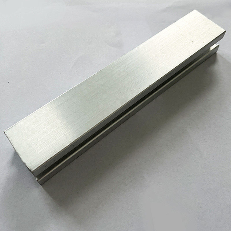 Trilhos de montagem do painel solar da liga de alumínio 1.2mm no telhado 1.4kn/M2 do metal