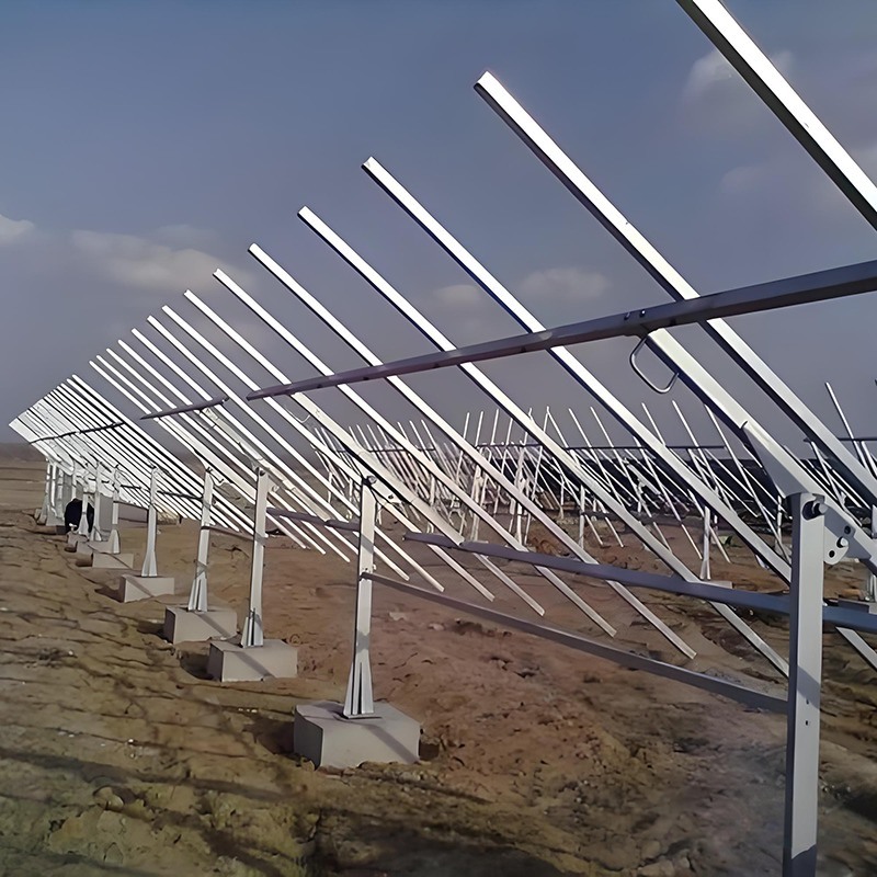 Suportes de montagem de painéis solares robustos para solução de montagem no solo com conexão flexível para usinas solares de pequena e grande escala