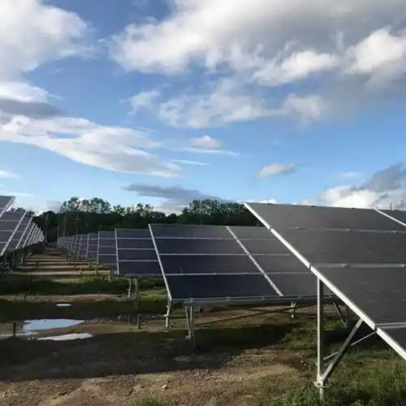 Suportes de montagem solar no solo personalizáveis e fáceis de instalar para usinas solares fotovoltaicas de grande escala