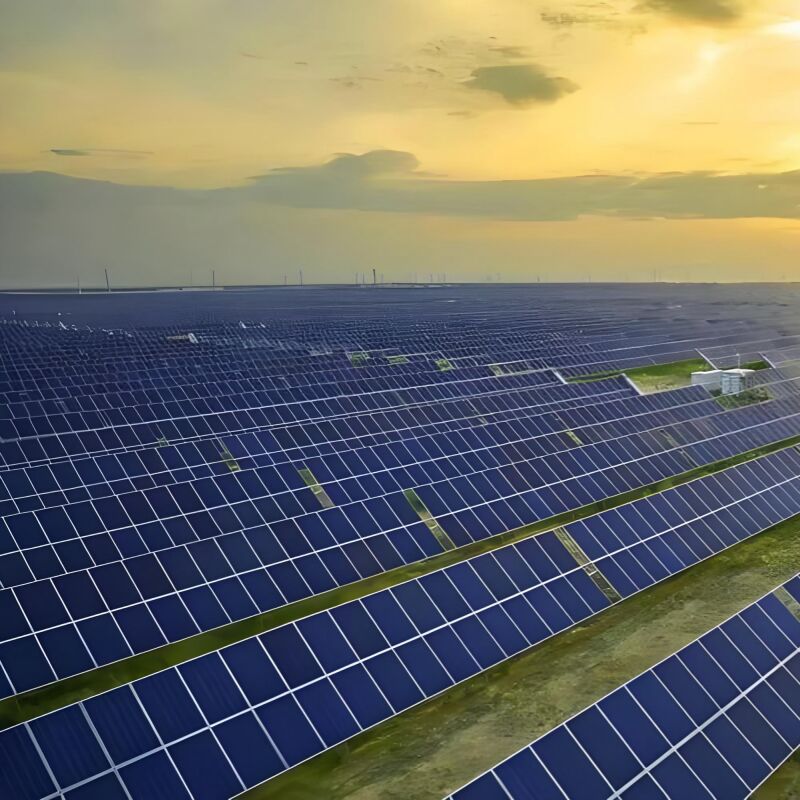 Suportes de montagem solar no solo projetados para instalações solares em escala de utilidade, fornecendo suporte durável e soluções de instalação