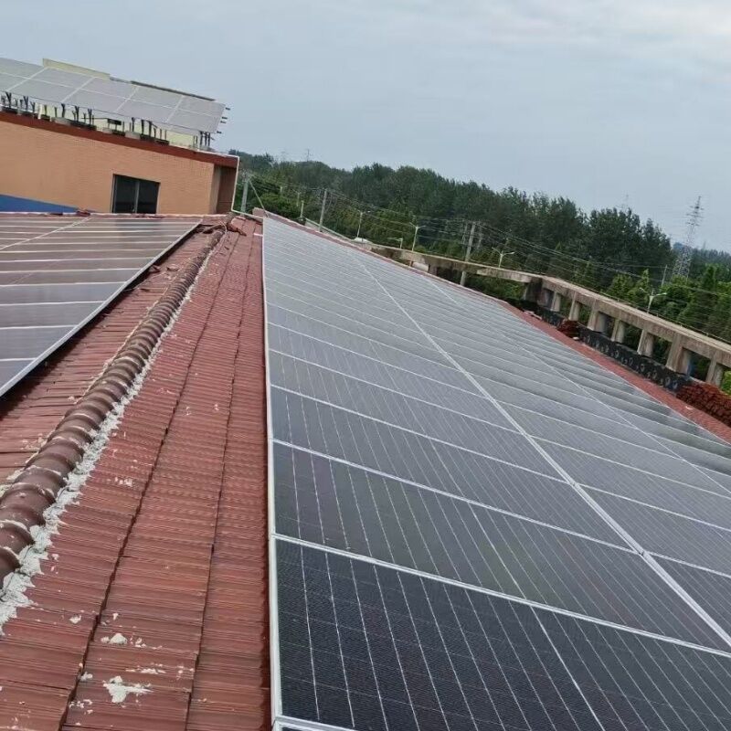 Brackets de montagem de telhados de painéis solares duráveis com grampos de costura de pé versáteis para telhados ondulados e de estanho trapezoides Fácil instalação