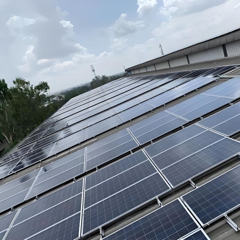 Suportes de montagem de telhados de painéis solares comerciais projetados para telhados metálicos que oferecem fixação segura e longa vida útil