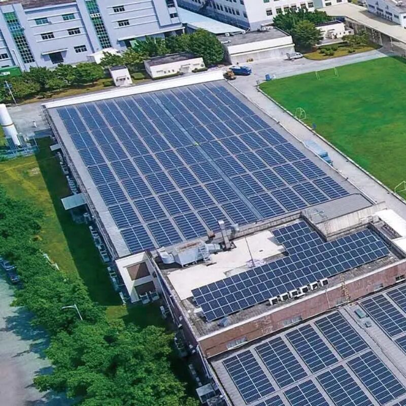 Suportes de montagem de telhados de painéis solares concebidos para telhados metálicos que proporcionam suporte durável e fácil instalação, economizando tempo e custos