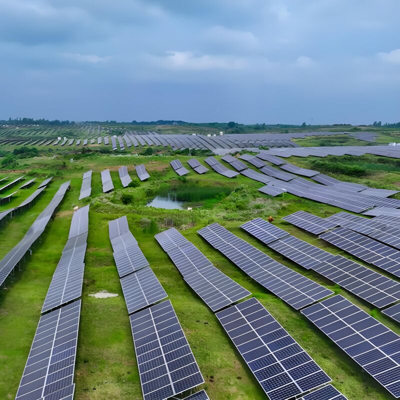 Suportes de montagem solar em solo Design único de pilha e poste melhora a adaptabilidade do solo e fortalece a estabilidade geral do sistema de montagem